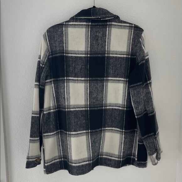 Women’s Shacket - Picture 6 of 8